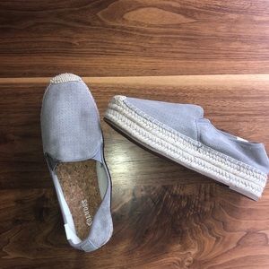 Platform light grey shoes